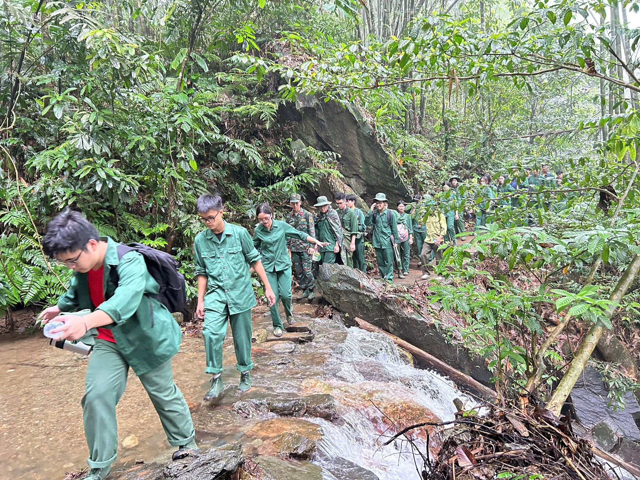Khách du lịch đam mê trekking